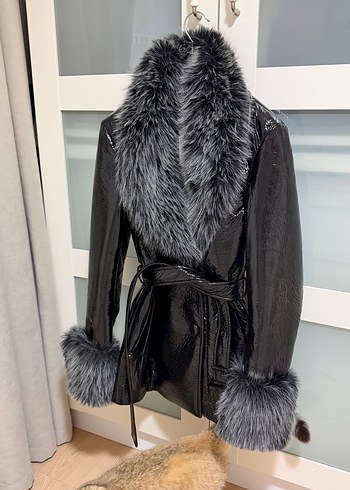 Kürk Detaylı Siyah Mini Deri Ceket Mont - Görsel 5