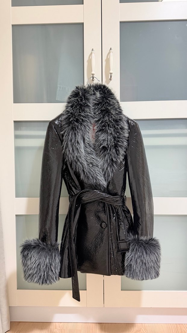 Kürk Detaylı Siyah Mini Deri Ceket Mont - Görsel 4