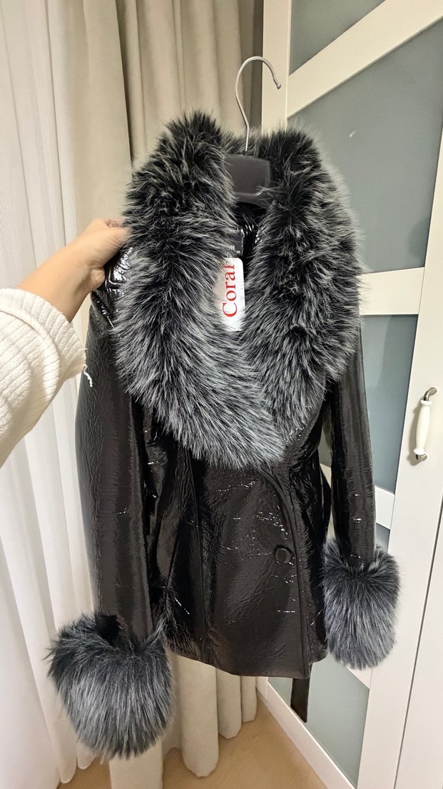 Kürk Detaylı Siyah Mini Deri Ceket Mont - Görsel 3