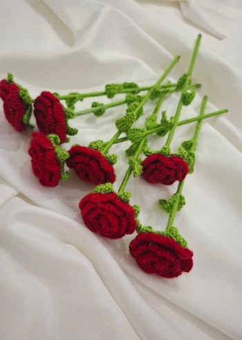 El Yapımı Kırmızı Örgü Gül - Görsel 2