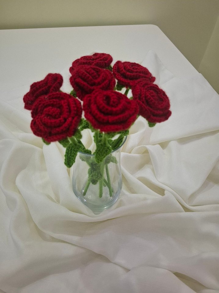 El Yapımı Kırmızı Örgü Gül - Görsel 4