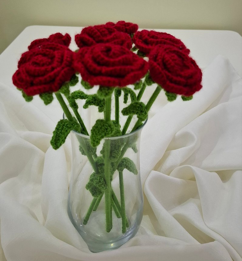 El Yapımı Kırmızı Örgü Gül - Görsel 5