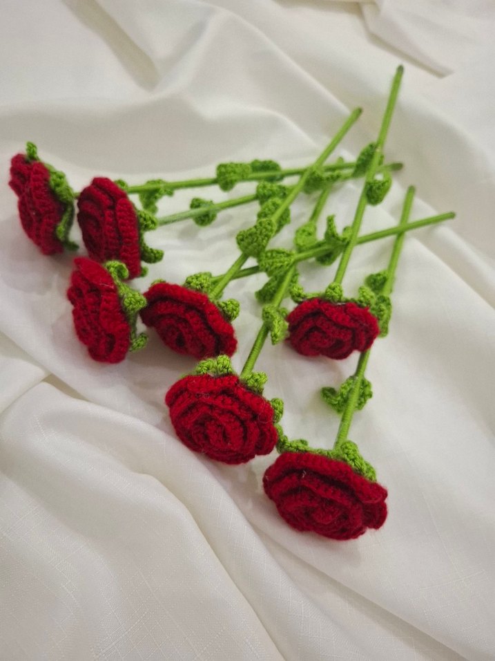 El Yapımı Kırmızı Örgü Gül - Görsel 2