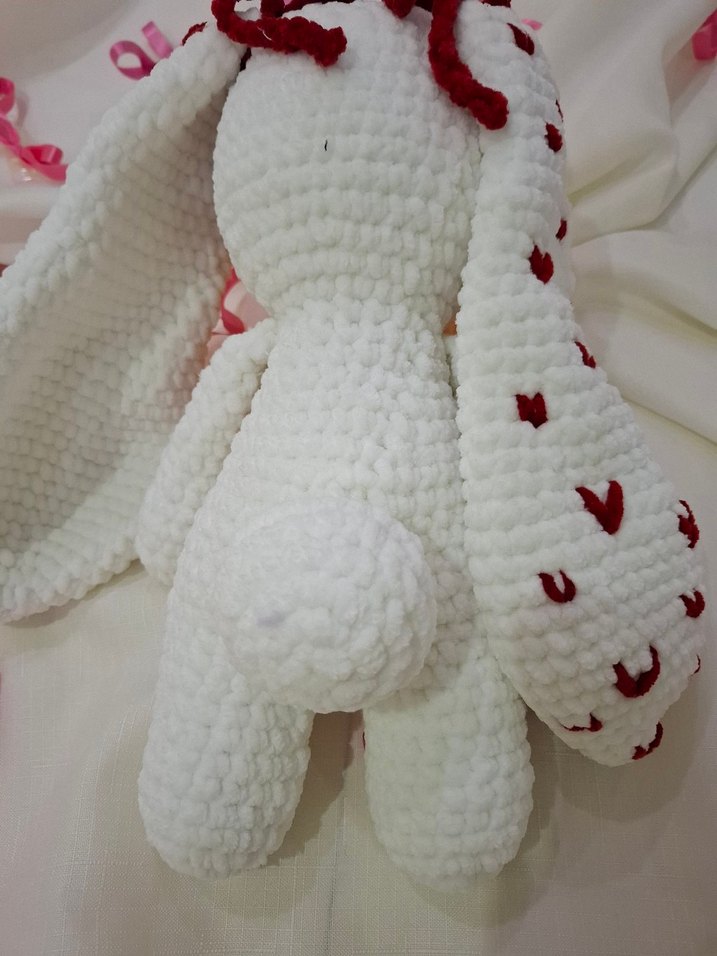 Kırmızı Fiyonk Detaylı Beyaz Peluş Tavşan - Görsel 4