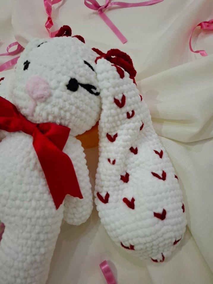 Kırmızı Fiyonk Detaylı Beyaz Peluş Tavşan - Görsel 5