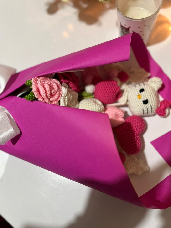 Amigurumi Hello Kitty ve Çiçek Buketi - Görsel 3