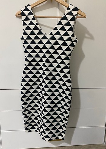 V Yakalı Siyah Beyaz Desenli Kadın Atlet - Görsel 3