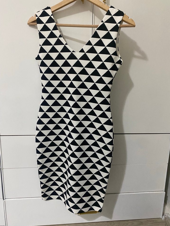 V Yakalı Siyah Beyaz Desenli Kadın Atlet - Görsel 3