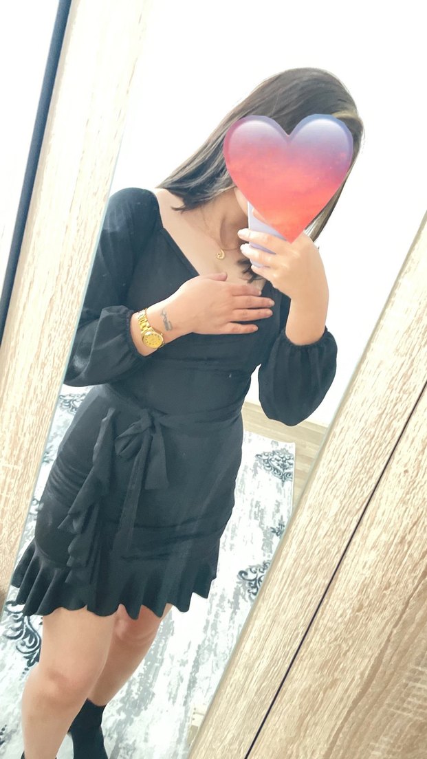 Siyah kısa fırfırlı elbise - Görsel 2