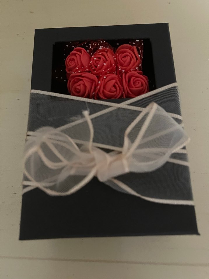 Altın Renkli Mini Çiçek Detaylı Zincir Kolye - Görsel 4