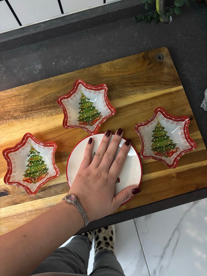 Kırmızı İşlemeli Yılbaşı Tabak Seti - Görsel 3