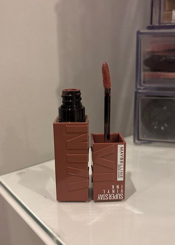 Beden kahverengi Renk Maybelline Superstay Vinyl Ink 35 Cheeky
