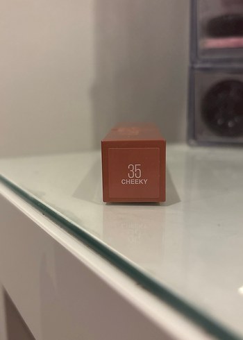 Beden Maybelline Superstay Vinyl Ink 35 Cheeky