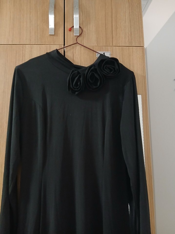 Siyah Yüksek Yakalı Uzun Kollu Kadın Elbise - Görsel 2