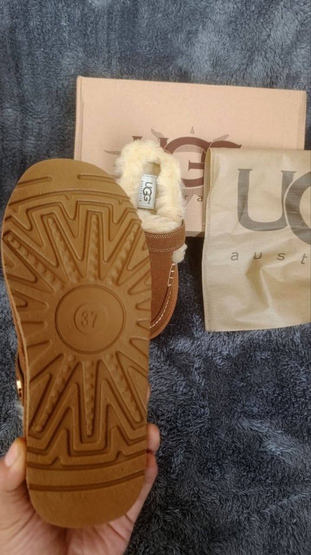UGG Australia Kahverengi Peluşlu Rahat Terlik — görsel 4/5