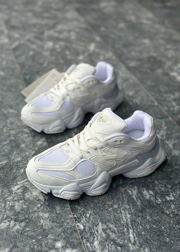New Balance Sehir Stiline Uygun Kalin Tabanli Sneaker