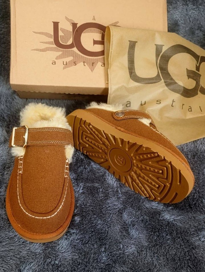 UGG Australia Kahverengi Peluşlu Rahat Terlik — görsel 2/5