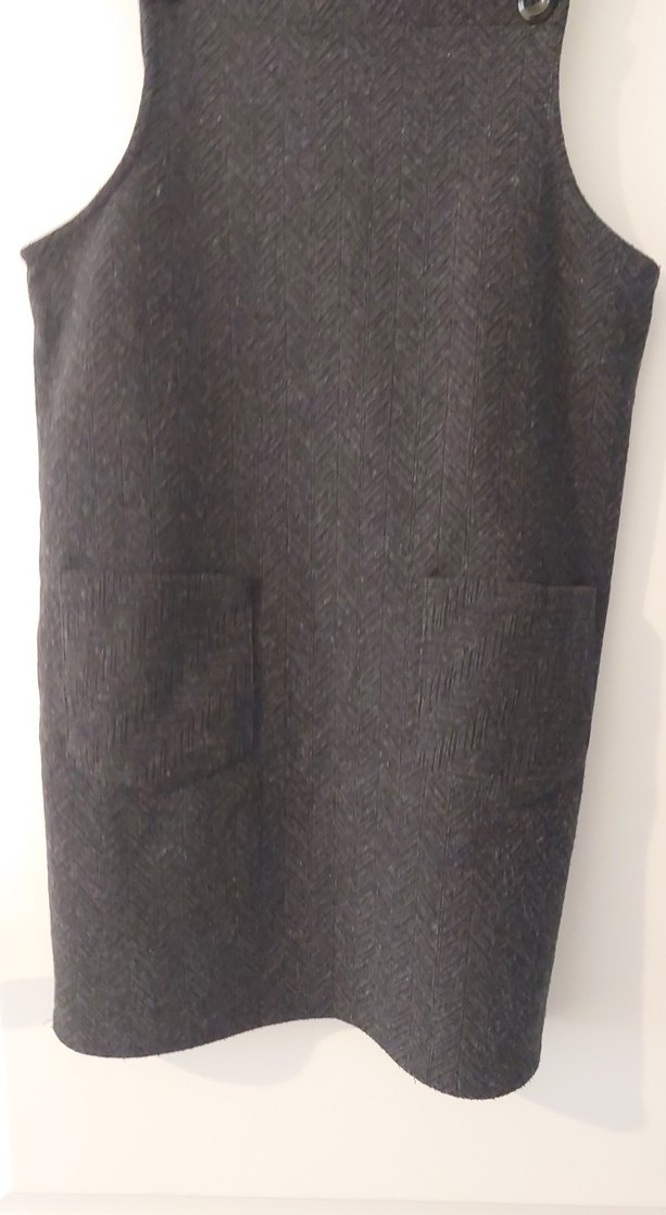 Kızlar için Siyah Yün Düğmeli Askılı Elbise - Görsel 4