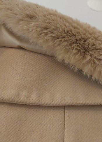 Kürk Yaka Detaylı Bej Kaban - Görsel 7