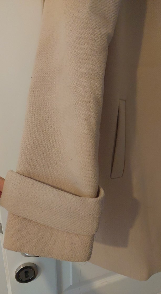 Kürk Yaka Detaylı Bej Kaban - Görsel 4