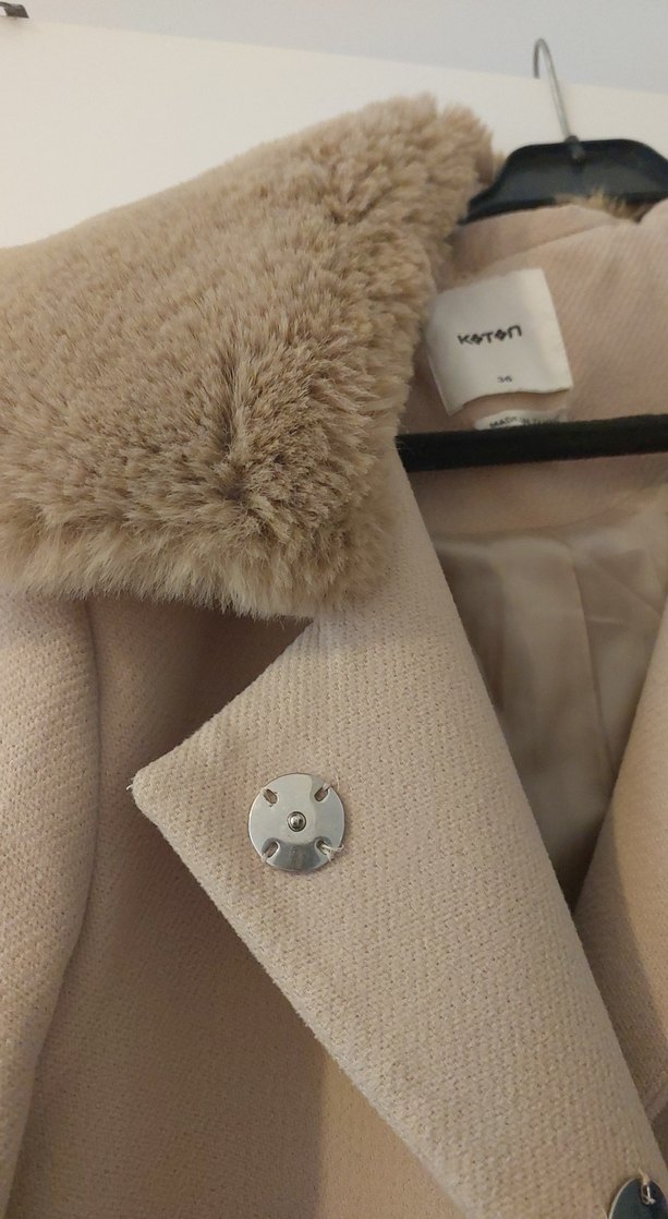 Kürk Yaka Detaylı Bej Kaban - Görsel 2