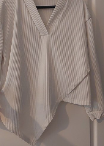 Kadın Beyaz V Yaka Asimetrik Fitilli Bluz - Görsel 4