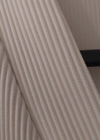 Kadın Beyaz V Yaka Asimetrik Fitilli Bluz - Görsel 3