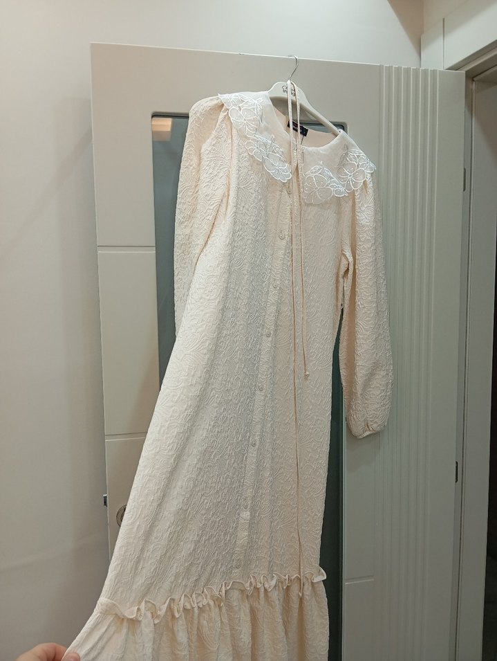 Dantel Yakalı Beyaz Uzun Keten Elbise - Görsel 2