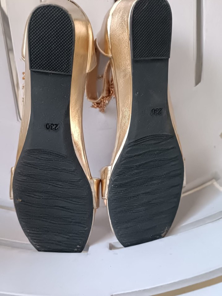 Altın Renkli Tokalı Dolgu Topuklu Kadın Abiye Ayakkabı - Görsel 3