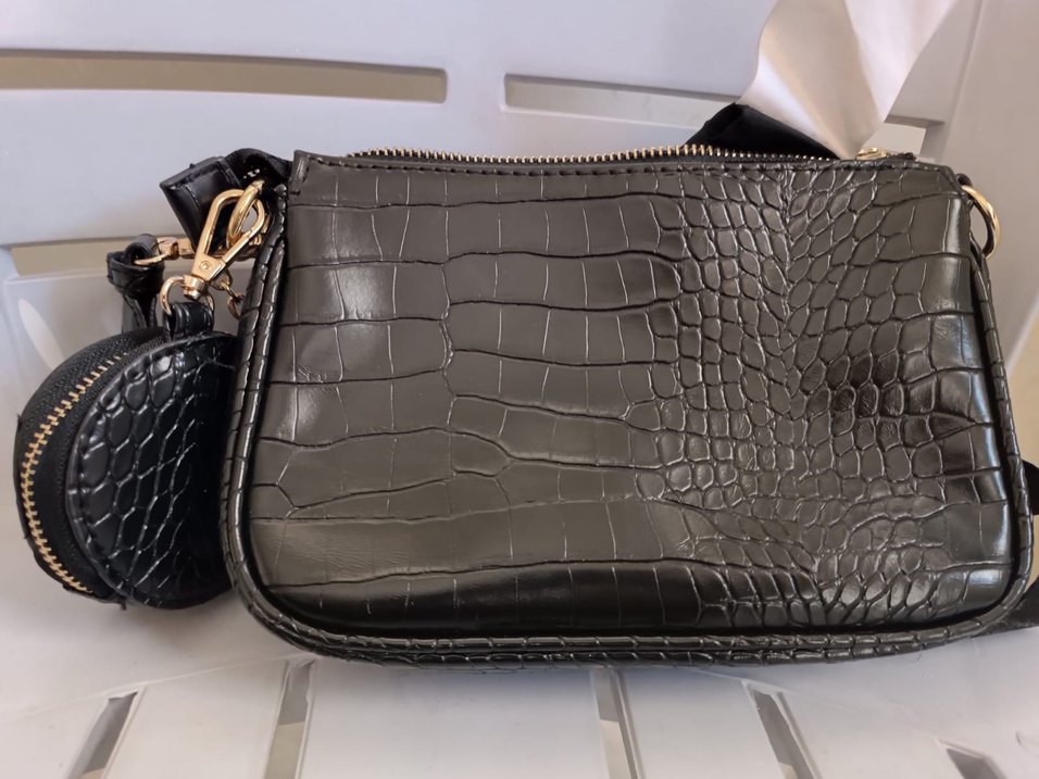 Zincir Detaylı Siyah Yılan Derisi Desenli Deri Çanta - Görsel 3