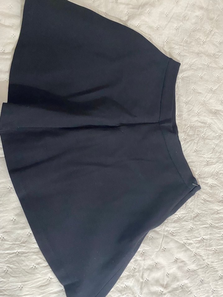 3lü takım 
Beyaz V Yakalı Kolsuz Kadın Atlet Etek - Görsel 4