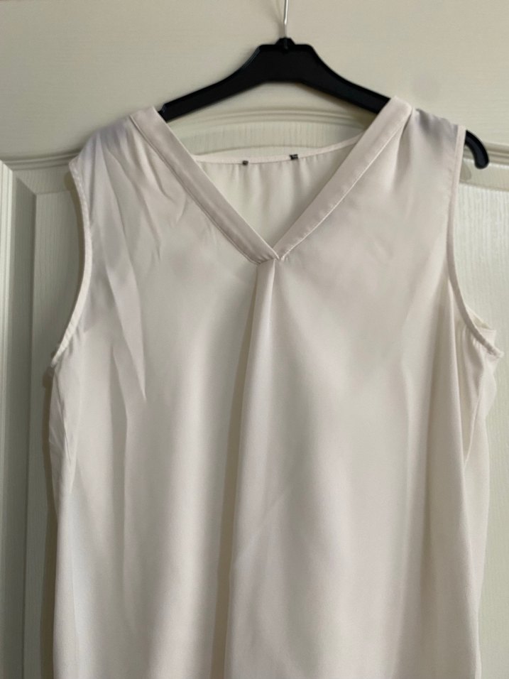 3lü takım 
Beyaz V Yakalı Kolsuz Kadın Atlet Etek - Görsel 2