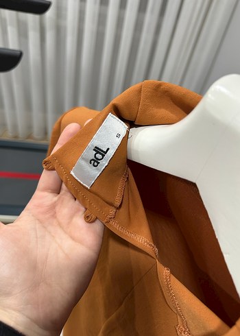 Kahverengi Yüksek Yakalı Kadın Bluz - Görsel 4