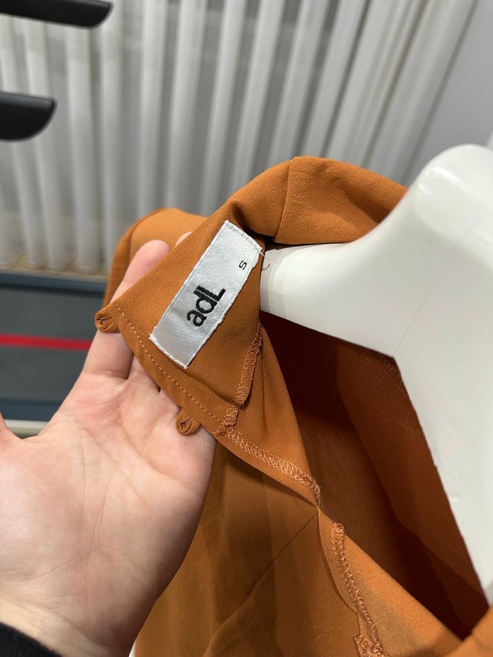 Kahverengi Yüksek Yakalı Kadın Bluz - Görsel 4