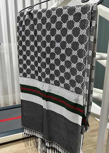 Gri Kadın Drapeli Sokak Stili Şal - Görsel 3