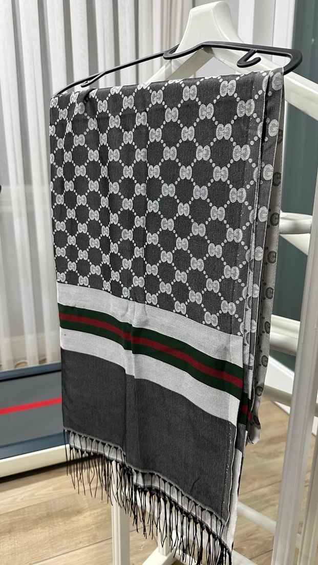 Gri Kadın Drapeli Sokak Stili Şal - Görsel 3