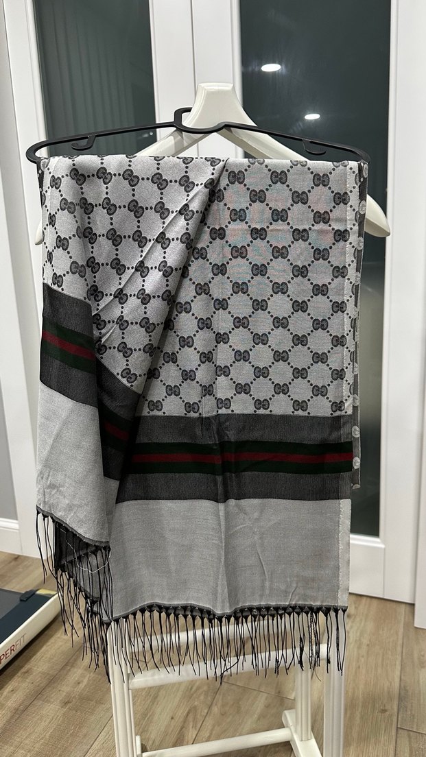 Gri Kadın Drapeli Sokak Stili Şal - Görsel 4