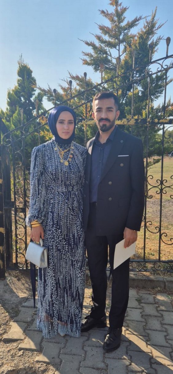 lacivert Uzun Bağcıklı Kadın abiye
3 saat tek giyildi - Görsel 2