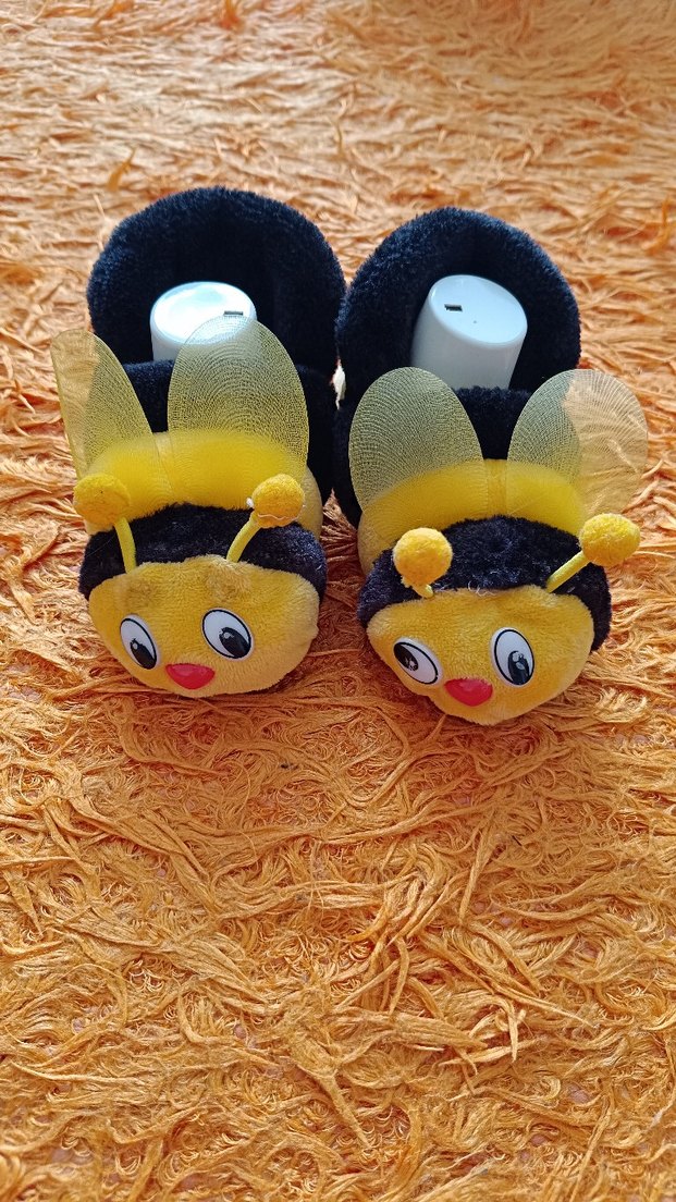 Kız Çocuk Sarı Arı Figürlü Sıcak Panduf - Görsel 2