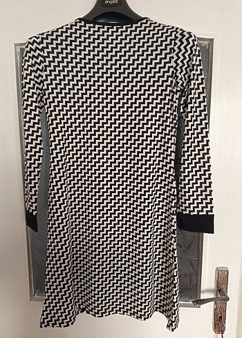 Zincir Detaylı Siyah Gri Uzun Kollu Tunik - Görsel 2