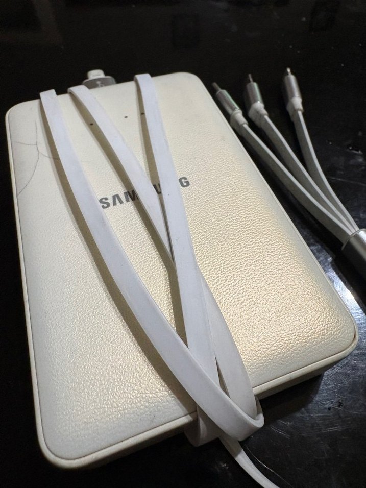 Beyaz Samsung Power Bank - Görsel 5