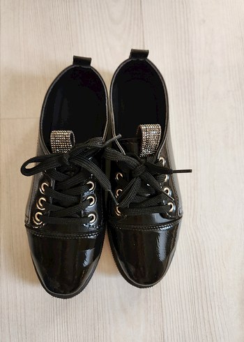 Siyah Parlak Kadın ayakkabı - Görsel 3