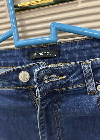 40 Beden Hiç kullanılmadı Kadın Lacivert Slim Fit Midi Denim Pantolon