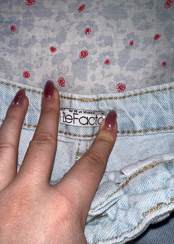 Düğmeli Açık Mavi Kadın Kot Şort - Görsel 4