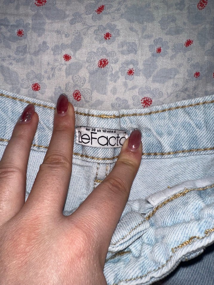 Düğmeli Açık Mavi Kadın Kot Şort - Görsel 4