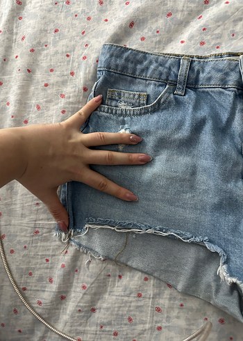 Mavi Yıpratma Detaylı Mini Kot Şort - Görsel 2