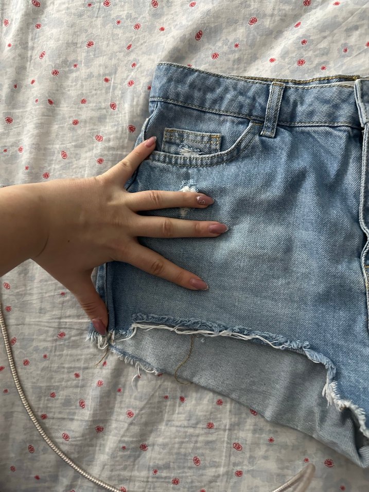 Mavi Yıpratma Detaylı Mini Kot Şort - Görsel 2