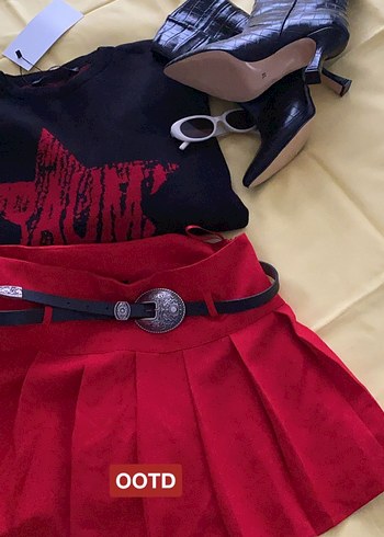 Kemerli Kırmızı Mini Süet Etek - Görsel 2