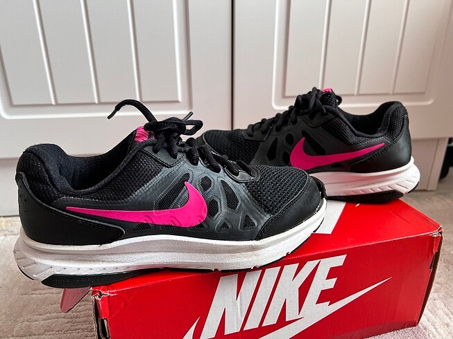 36,5 Beden siyah Renk nike kadın spor ayakkabısı