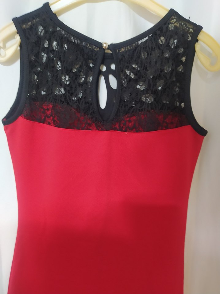 Kırmızı Dantel Detaylı Gösterişli diz altı elbise - Görsel 3